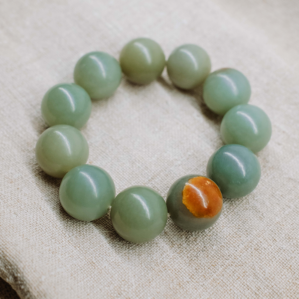 Нефритовий браслет