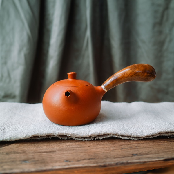 Чайник з ісинської глини у формі Кю Су з дерев'яною ручкою, 320 мл