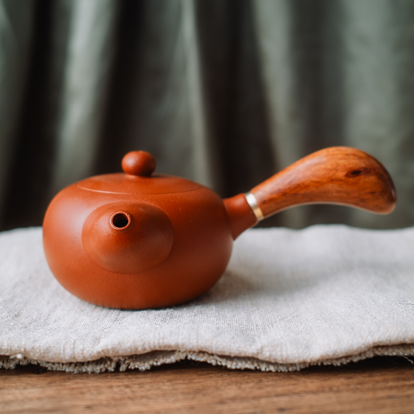 Чайник з ісинської глини у формі Кю Су з дерев'яною ручкою, 220 мл