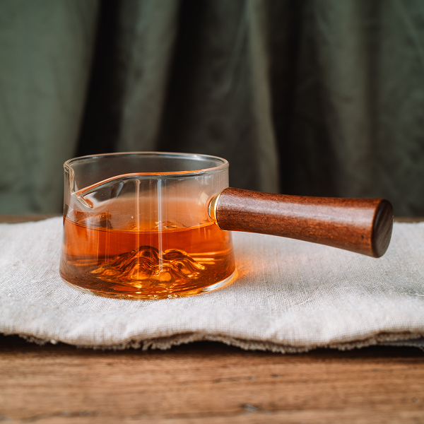 Чахай у формі Кю Су з горами і деревʼяною ручкою, 200 мл