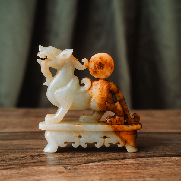 Нефритовий дракон з колом (світлий)