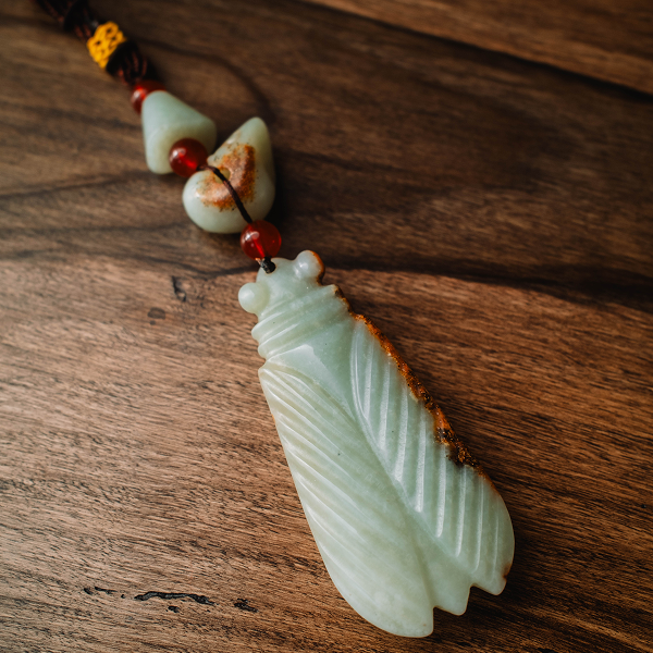 Нефритова цикада із зародком дракона