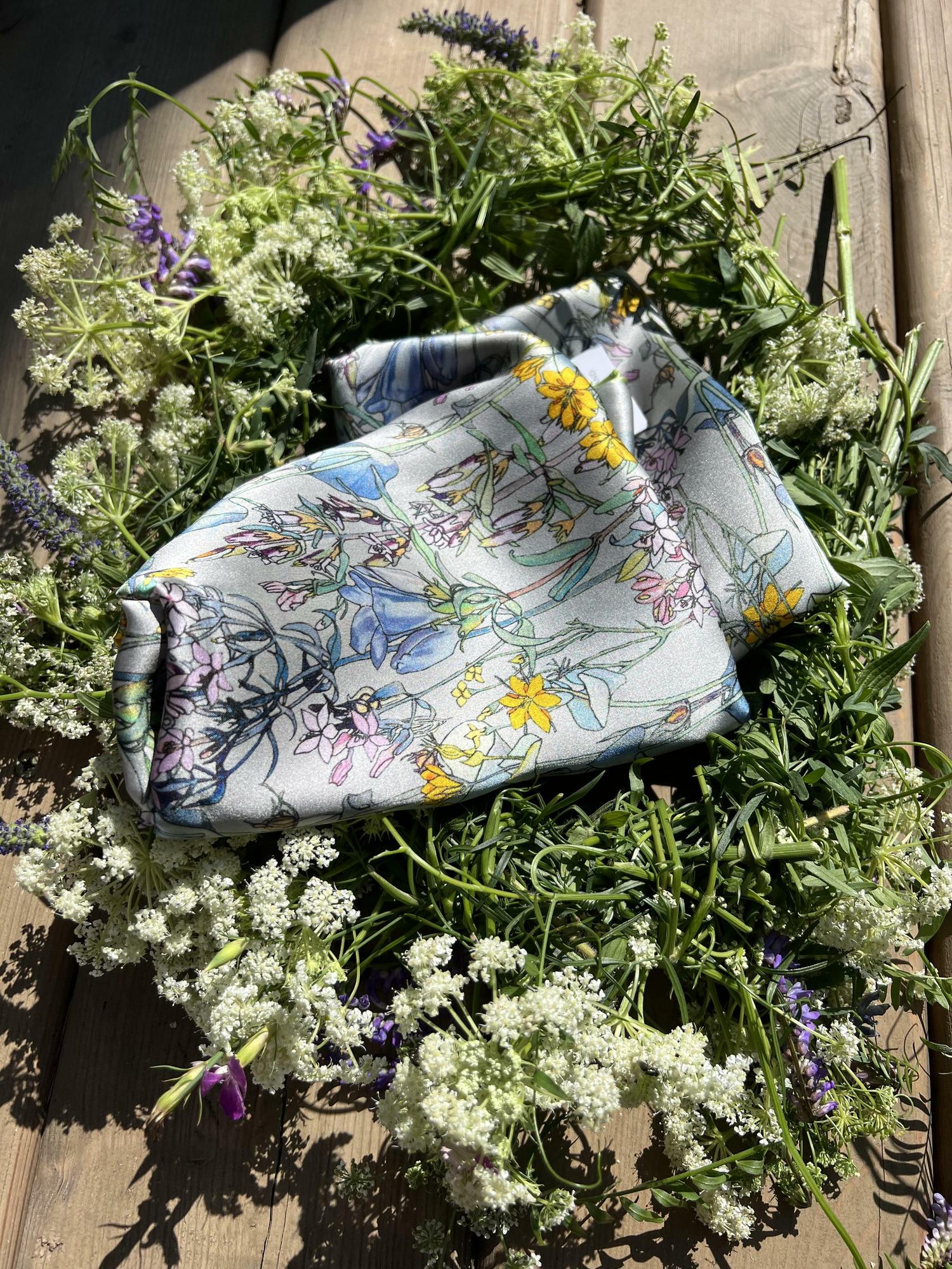 Платок "Cicendia Field" ("Жёлтая Центаврия")