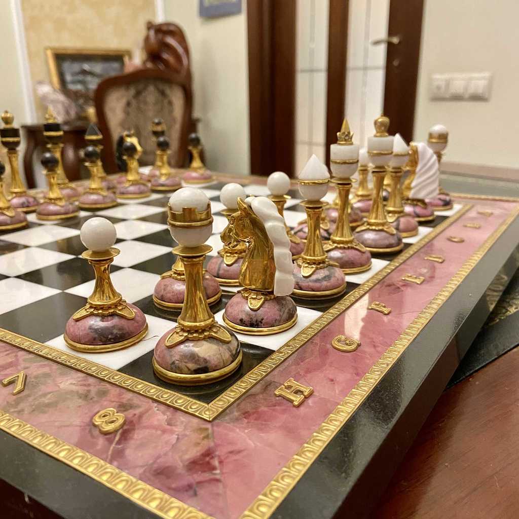 Шахматы (родонит)