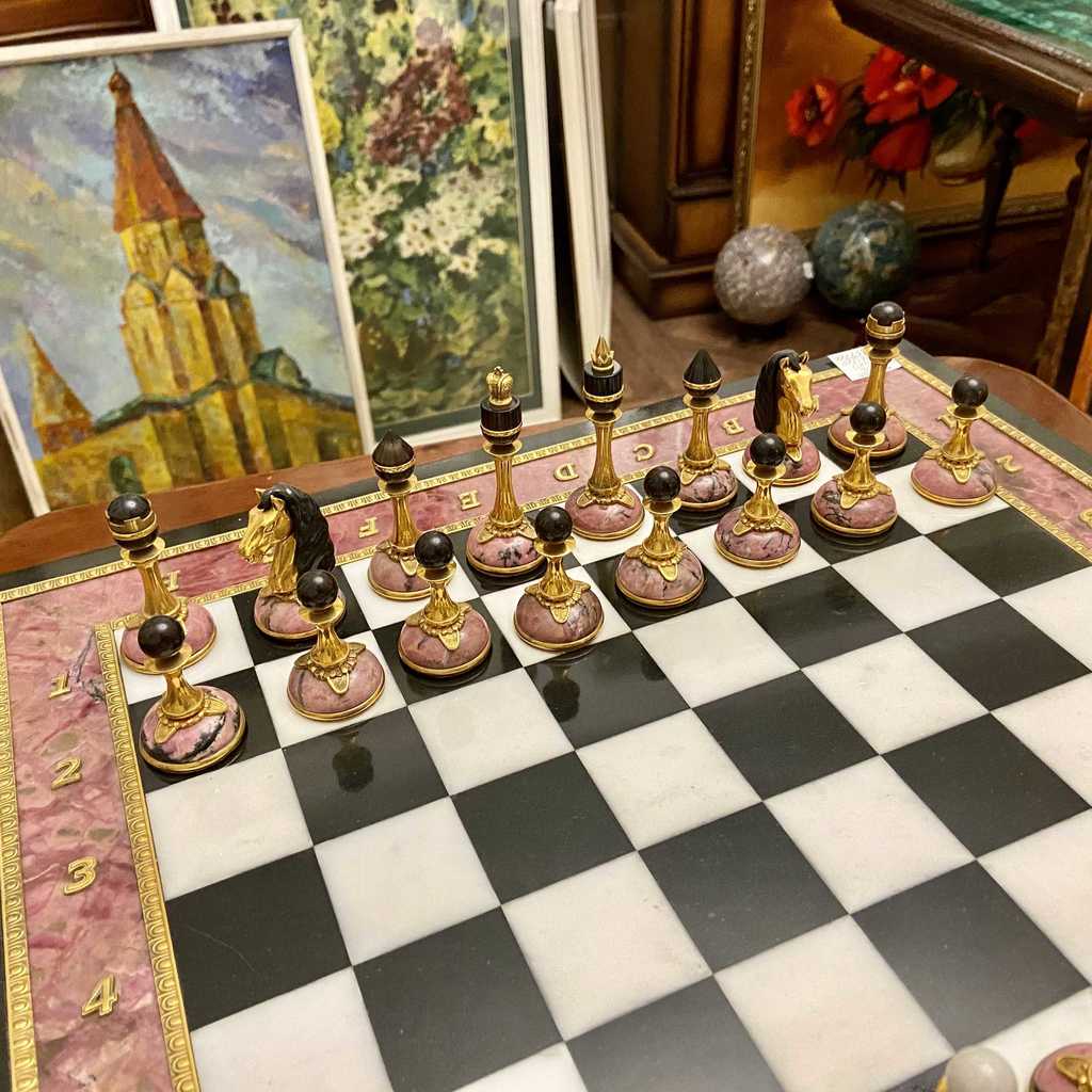 Шахматы (родонит)