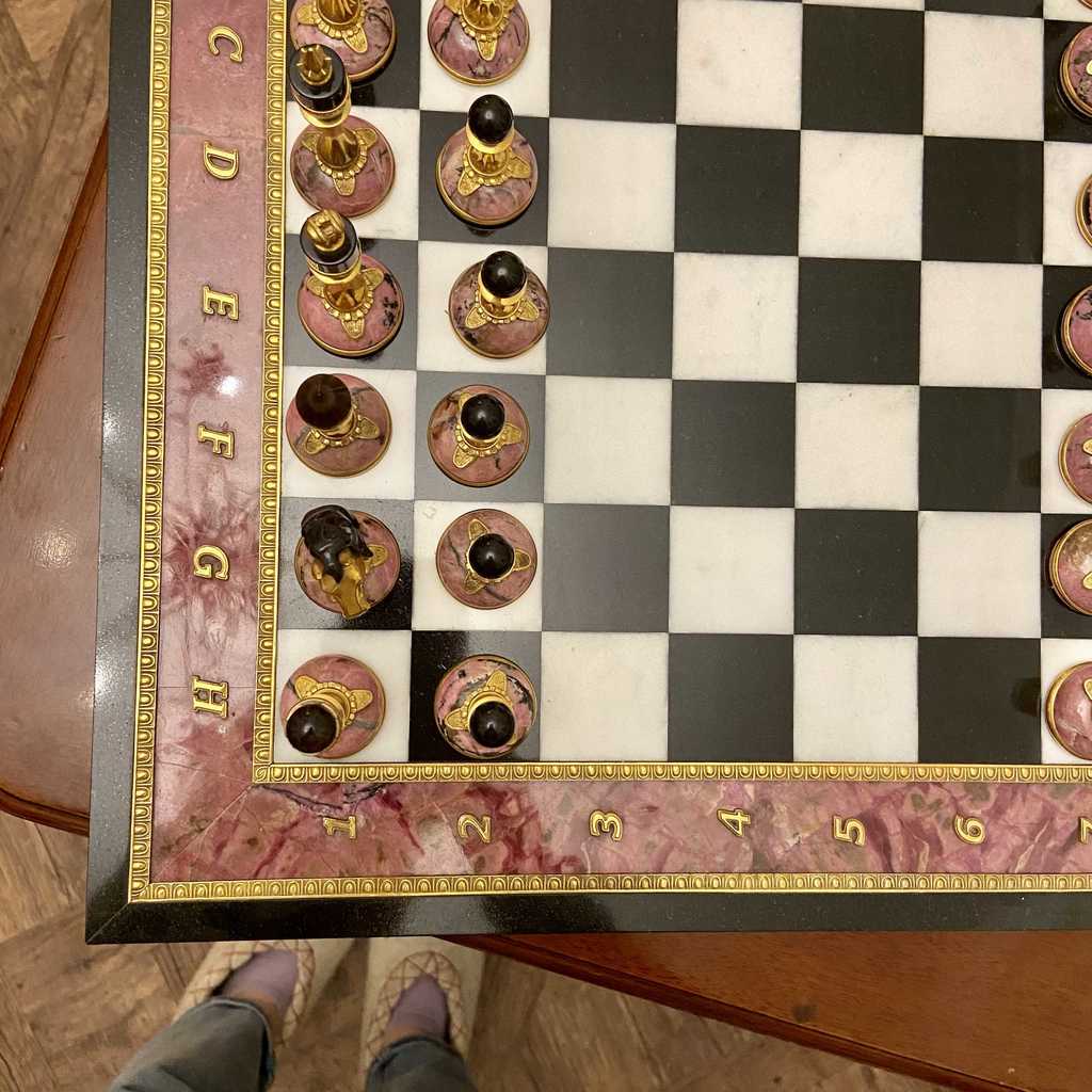 Шахматы (родонит)