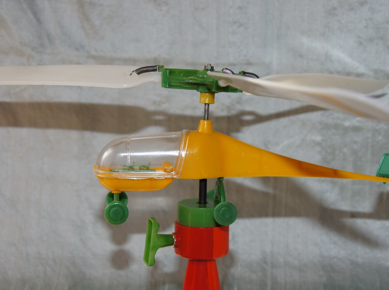 Радиоуправляемая игрушка - вертолет Капитан Америка
