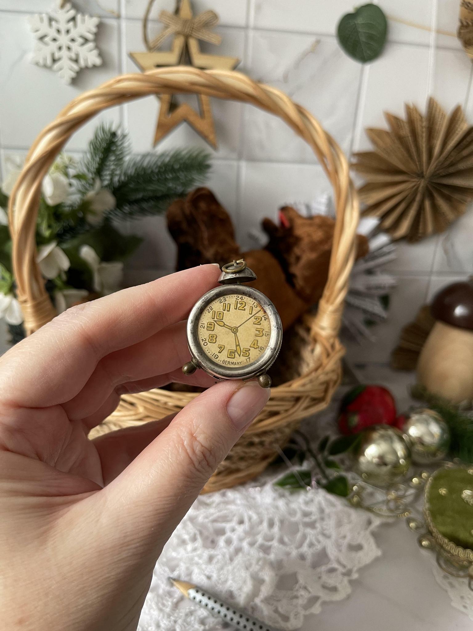 Часы точилка антикварная