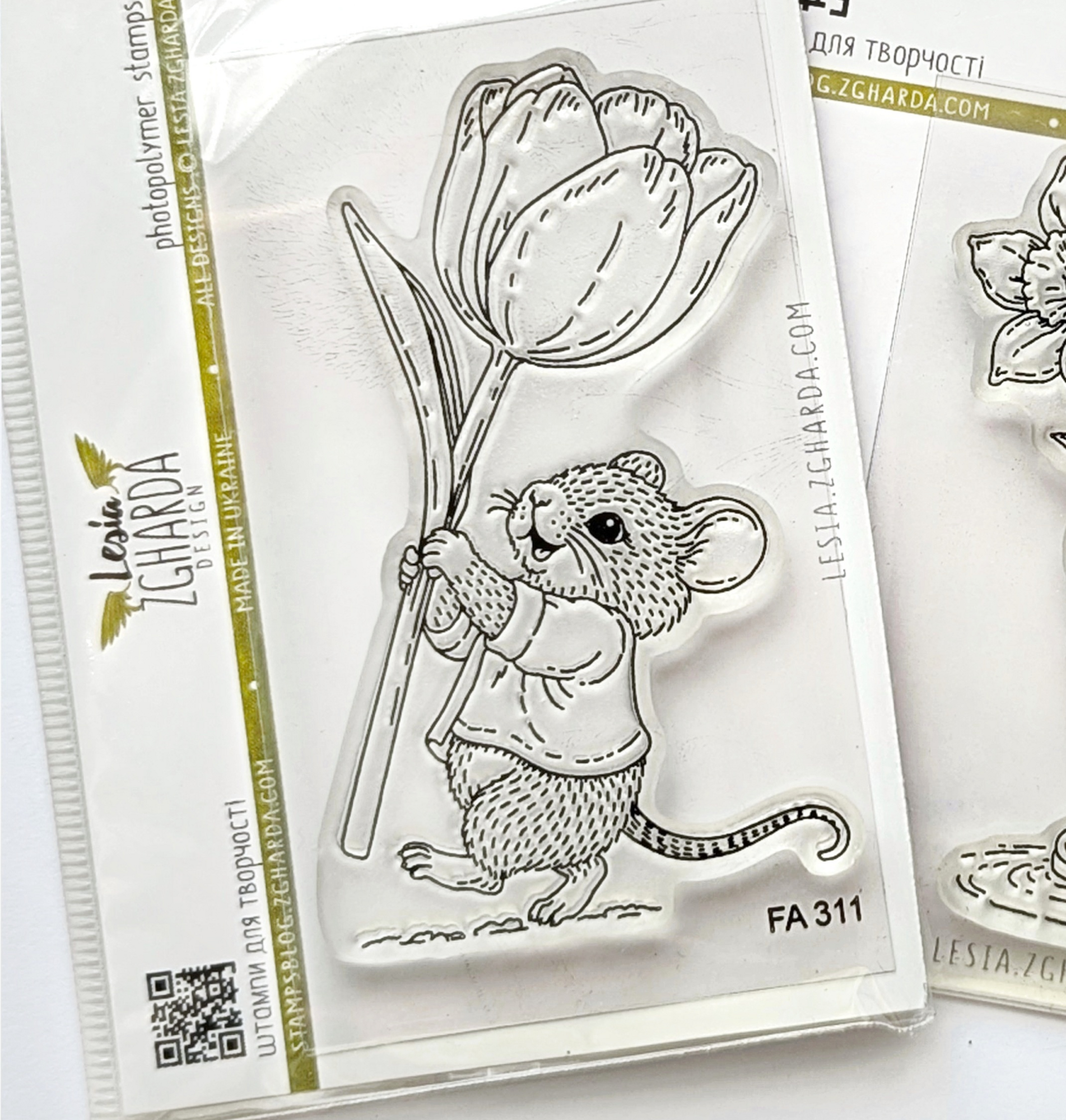 {FA311} Stamp “Tiny Mouse with a Tulip”