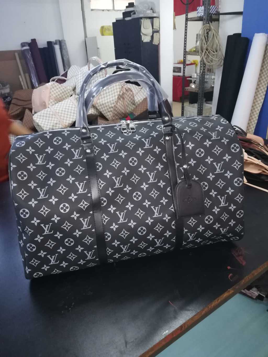 Большая дорожная сумка Louis Vuitton серая 51184