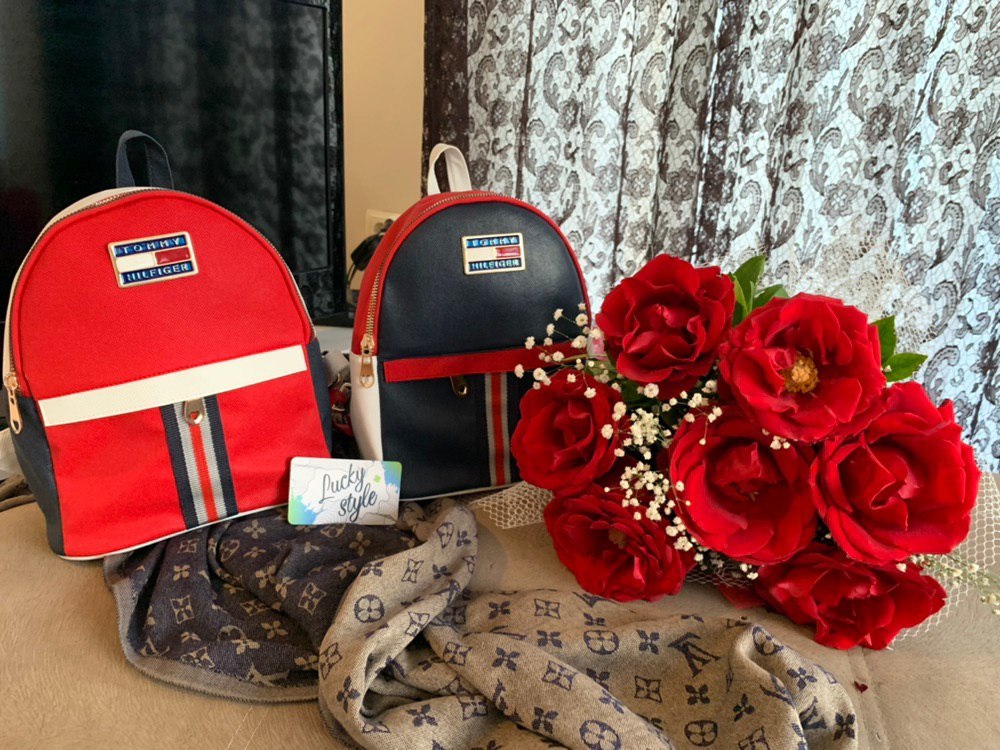 Красный и черный рюкзаки