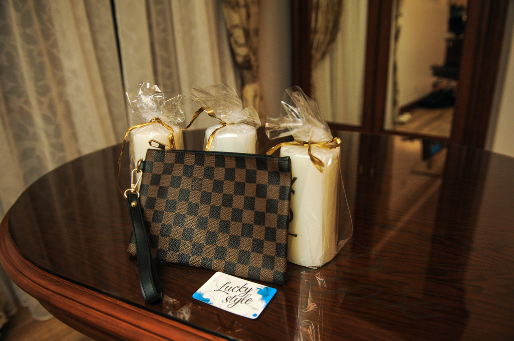 Клатч коричневый шашки