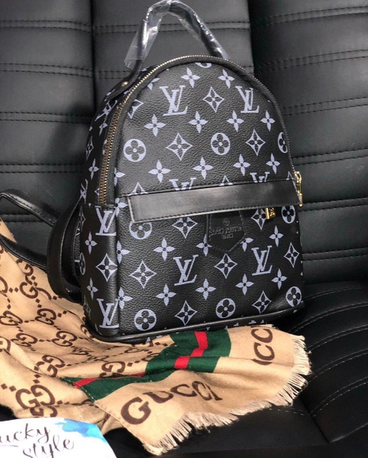 Женский рюкзак Louis Vuitton черный с узорами