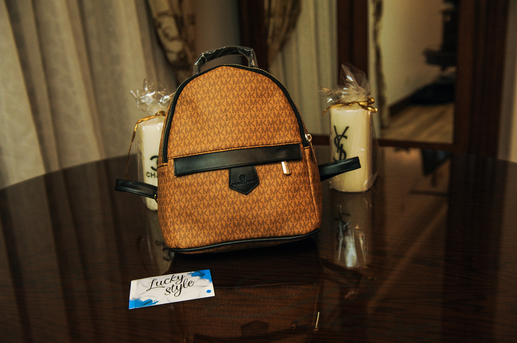 Маленький рюкзак Michael Kors горчичный