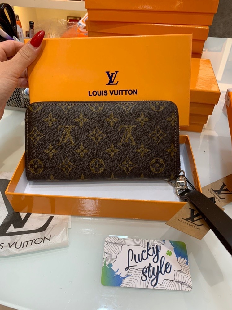 Кошелек Louis Vuitton коричневый в узоры