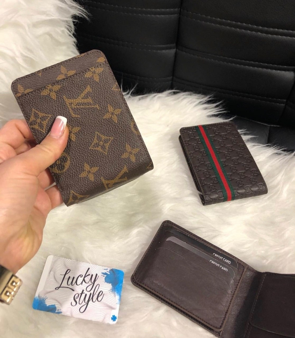 Коричневый кошелек с узорами