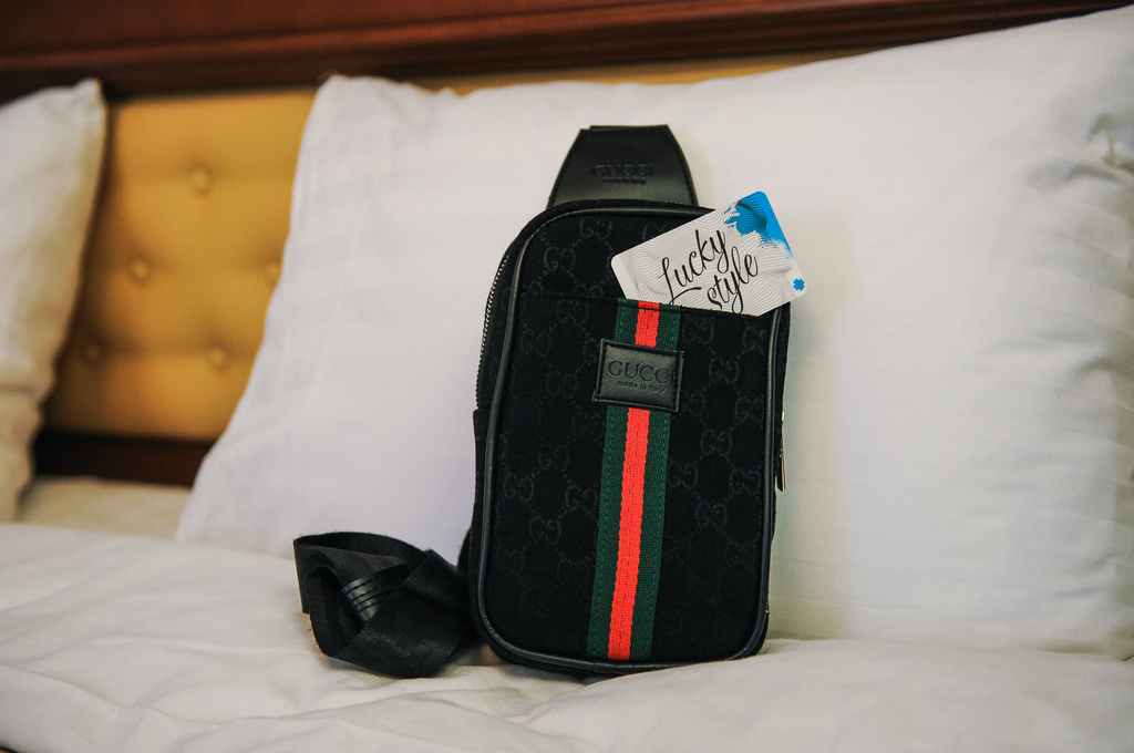 черная сумка через плечо мужская