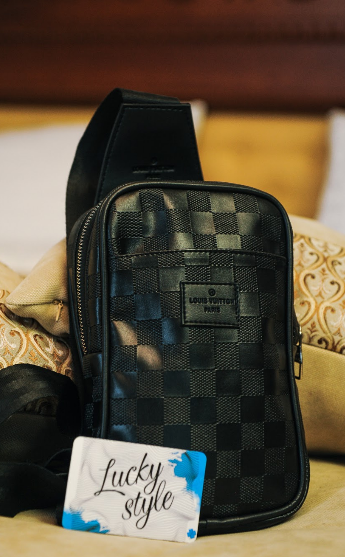 Сумка бананка через плечо черная