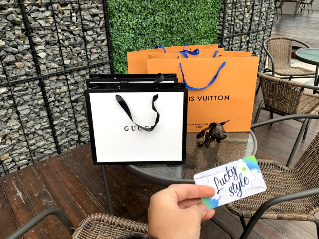 Подарочные пакеты Gucci из бумаги