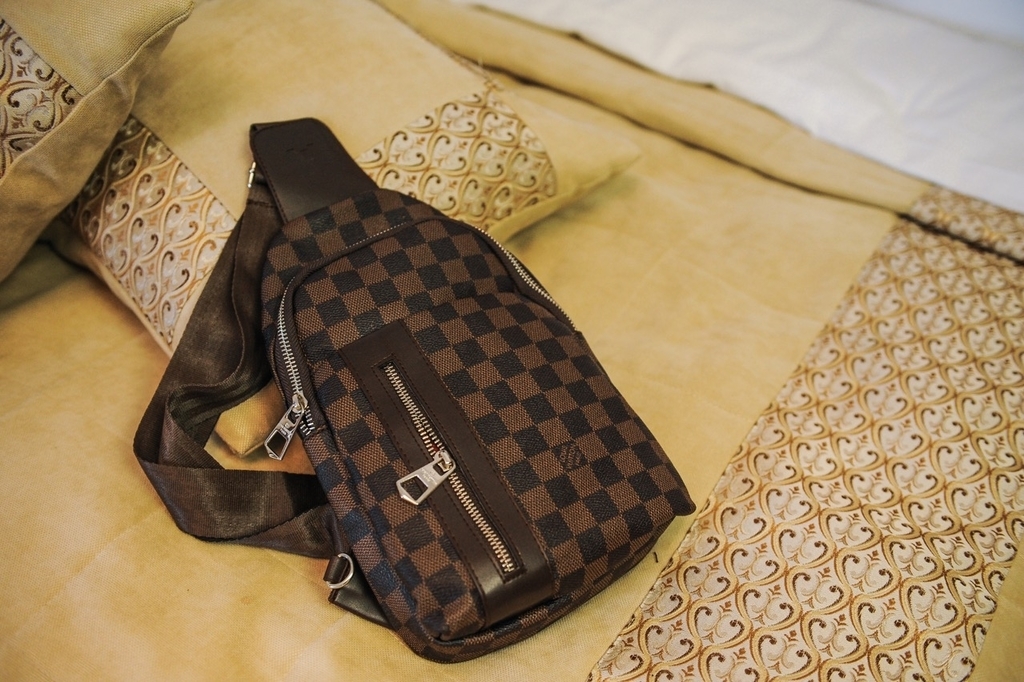 сумка через плечо бананка