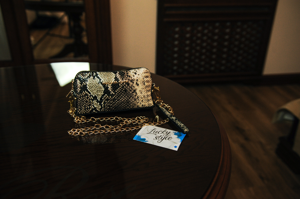 Женский клачт Michel Kors змеиный принт на цепочке