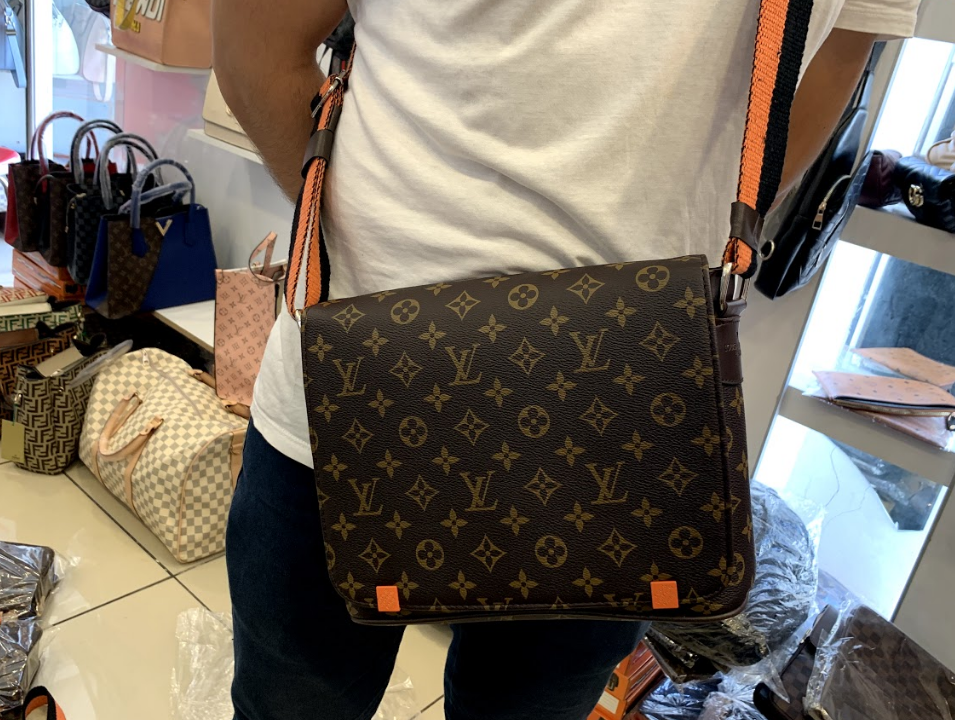 Сумка через плечо District Monogram коричневая