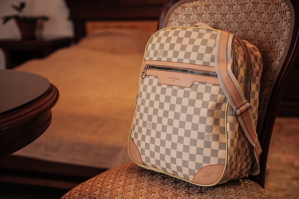 Рюкзак Louis Vuitton белого цвета унисекс