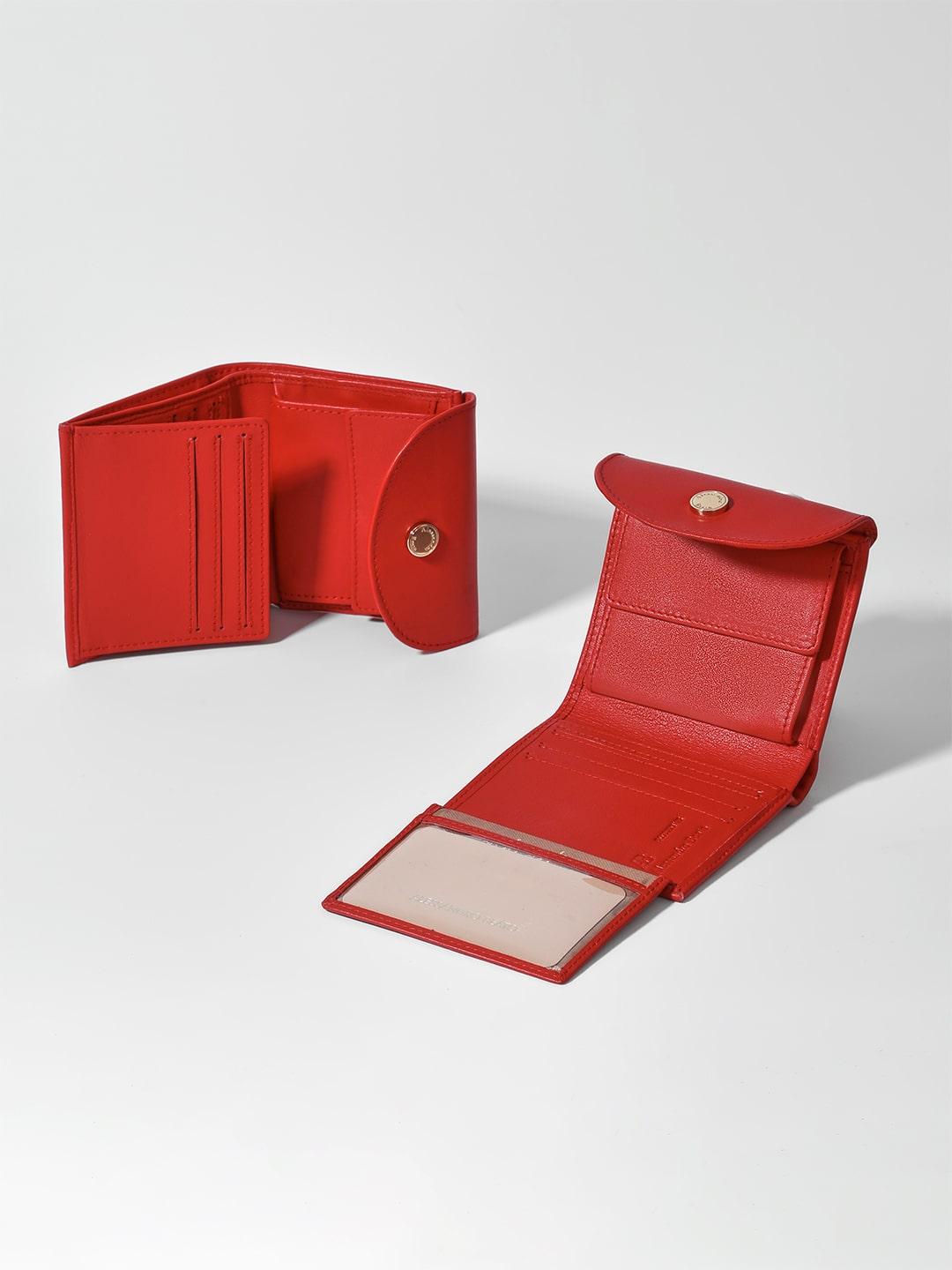 Небольшой кошелёк в силуэте конверта от Alessandro Beato в красном цвете