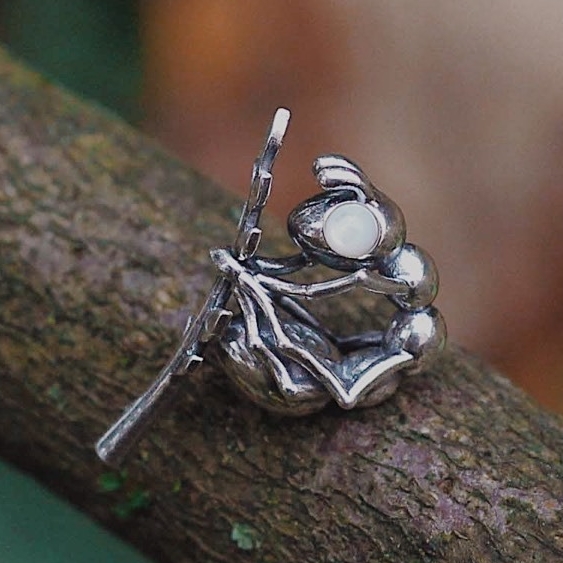 Ant with pearl eyes