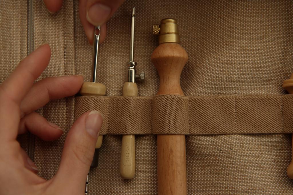 ПЕНАЛ ДЛЯ ГОЛОК З КИЛИМКОВОЇ ВИШИВКИ