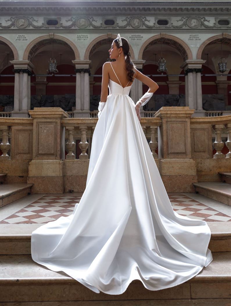 Свадебные платья из атласа - выбор роскошных невест