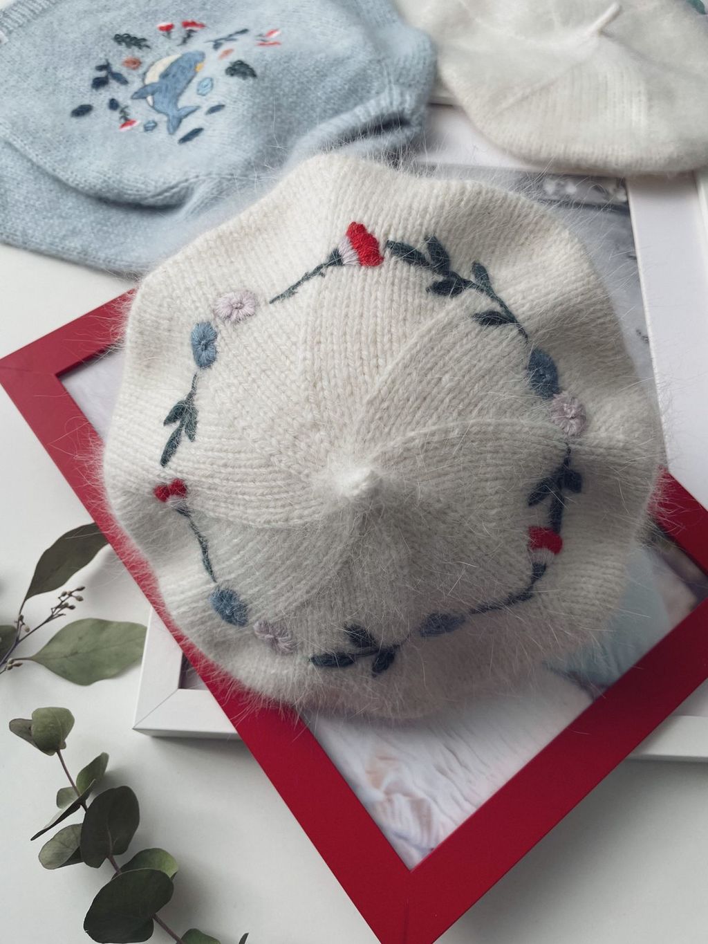 Описание "FLORAL BERET" (Берет + вышивка)