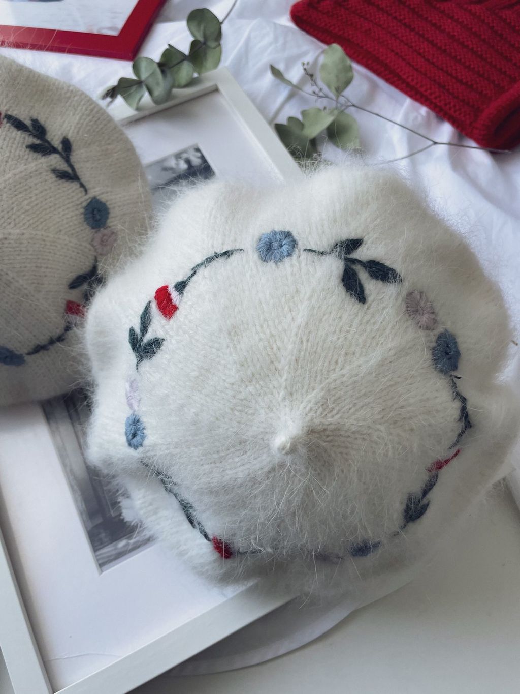 Описание "FLORAL BERET" (Берет + вышивка)
