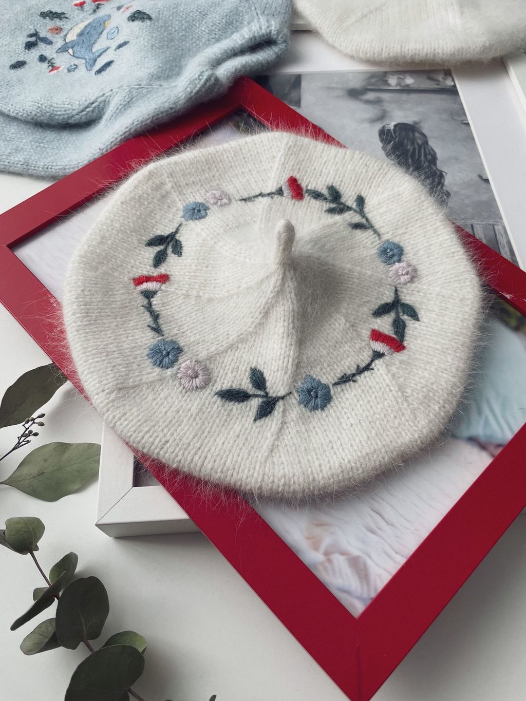 Описание "FLORAL BERET" (Берет + вышивка)