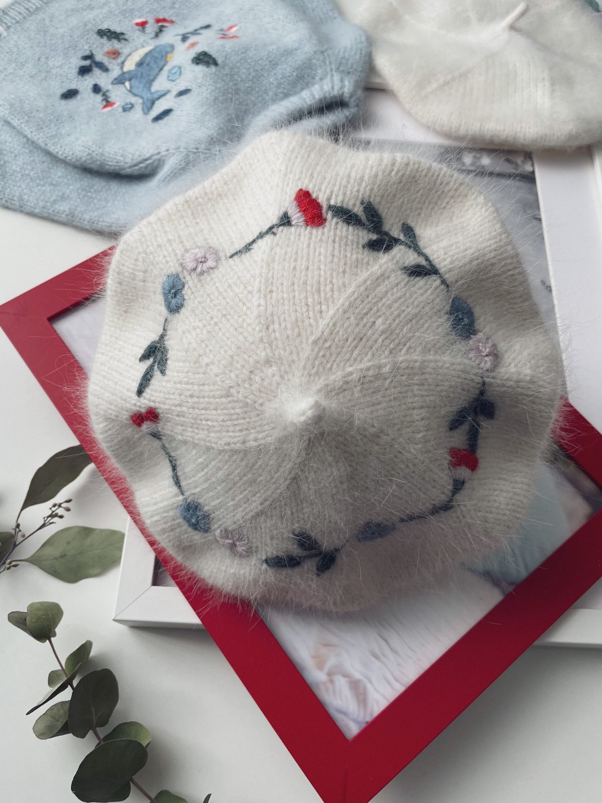 Описание "FLORAL BERET" (Берет + вышивка)