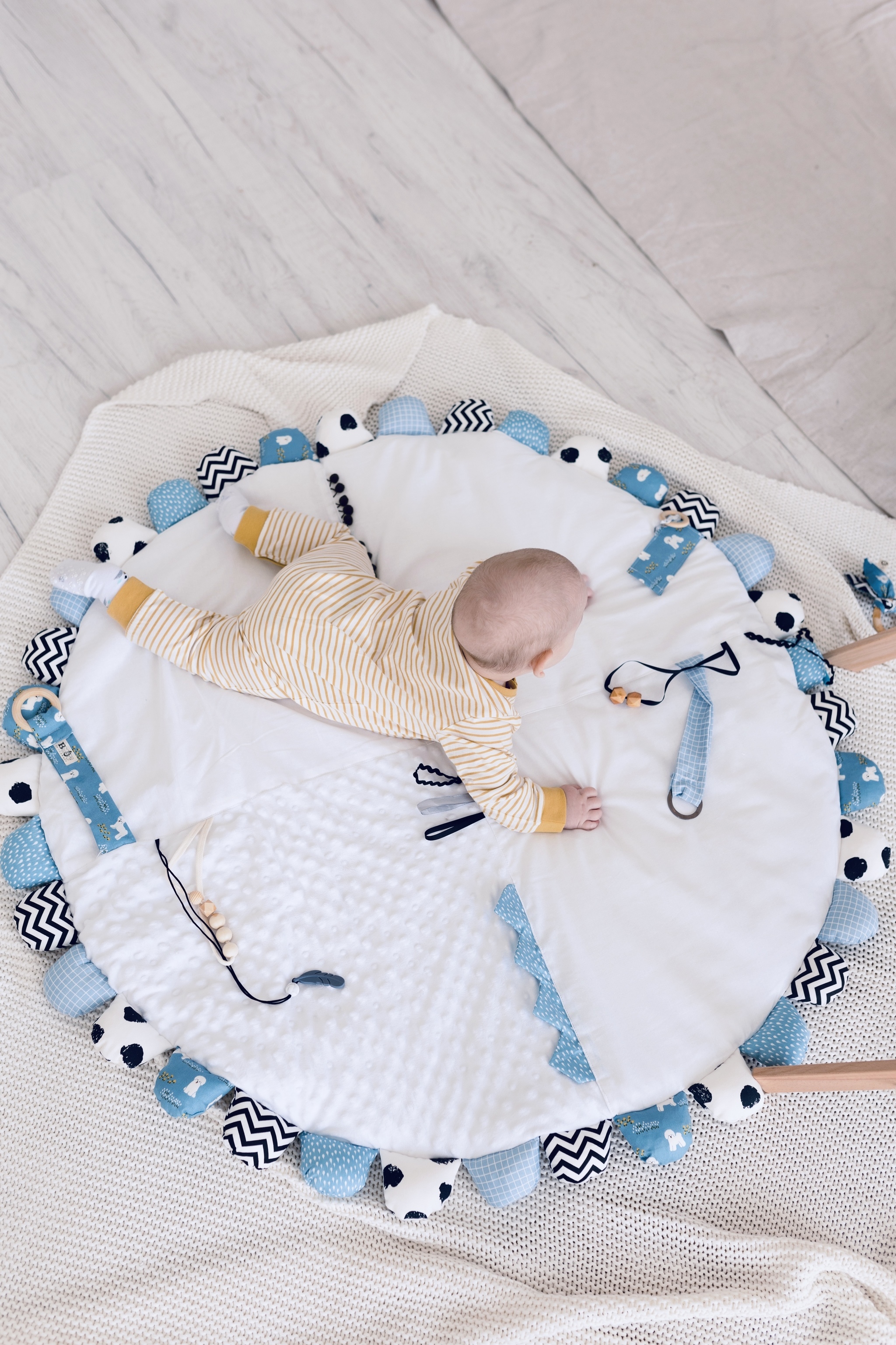 Развивающие коврики для малышей: какие бывают?