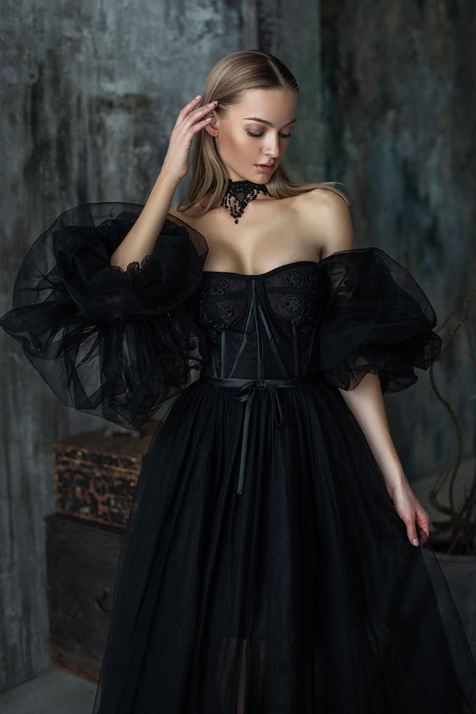Черное платье с рукавами-фонариками и широким поясом 0357217513-50