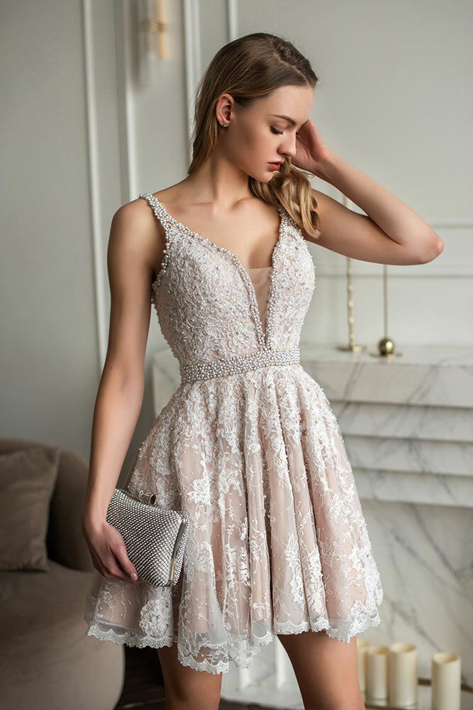 Бело розовое платье