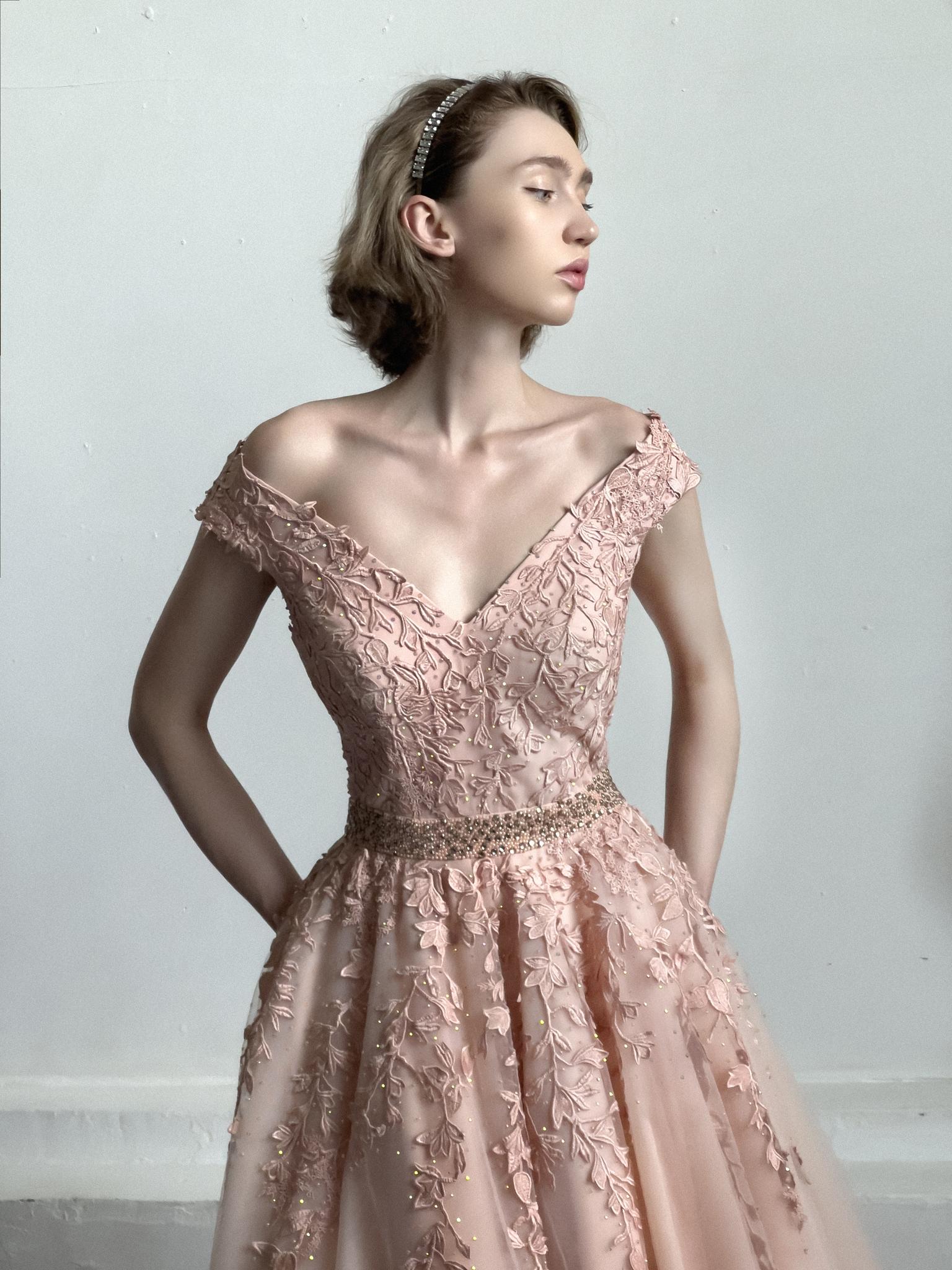 Вечерние розовые платья (69 фото)