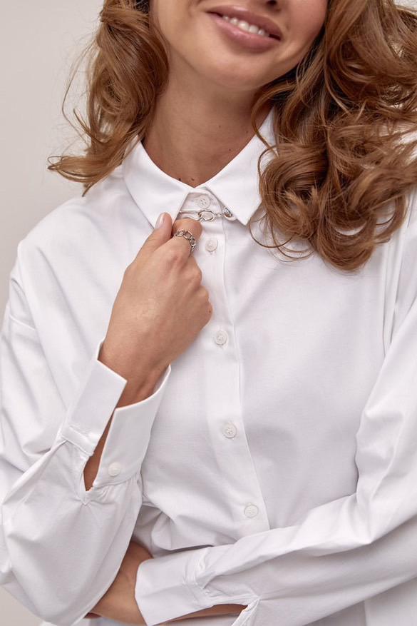 Біла бавовняна сорочка