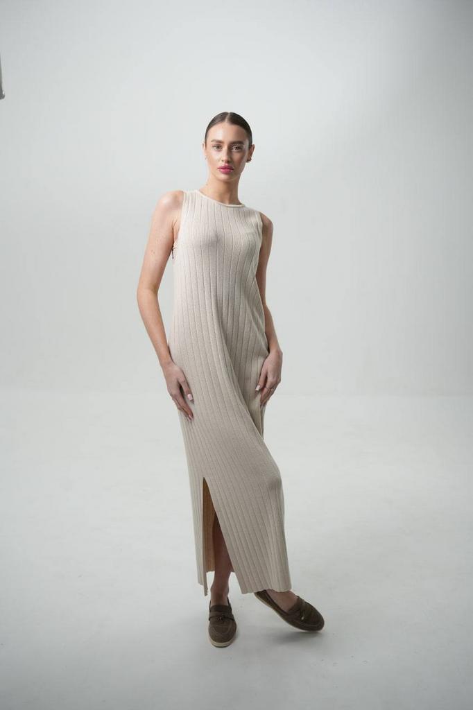 Подовжена сукня бежева