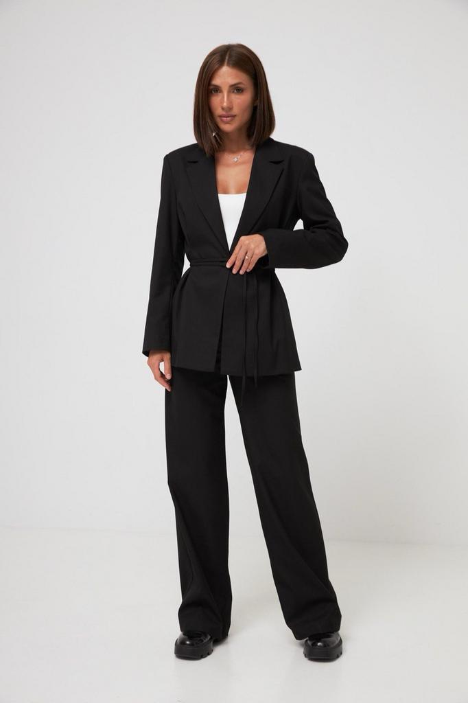 Чорний приталений піджак із завʼязкою на талії