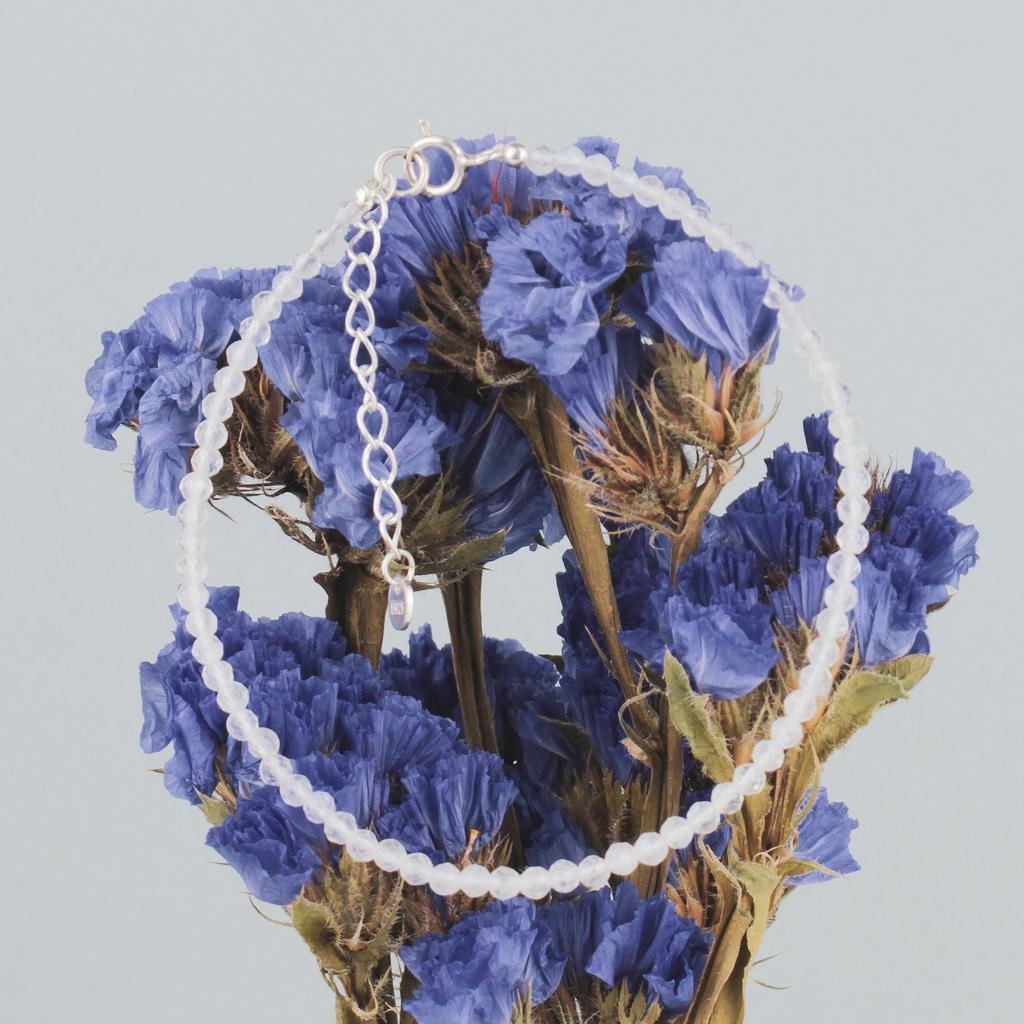 Браслет из лунного камня с застежкой из серебра