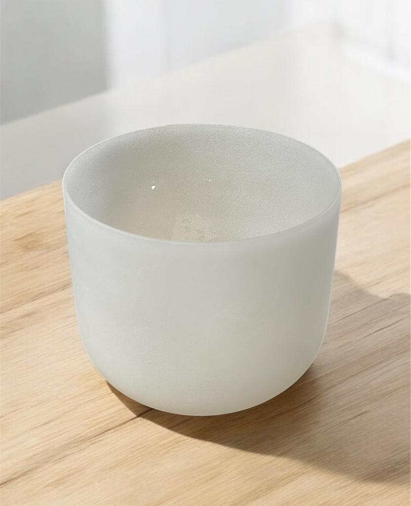 Кристальная белая чаша