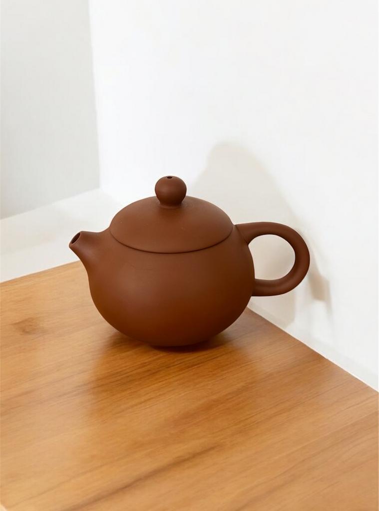 Чайник красный круглый