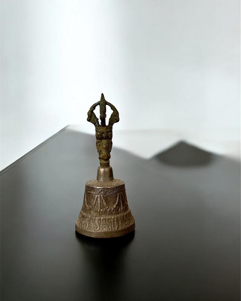 Антикварный колокольчик