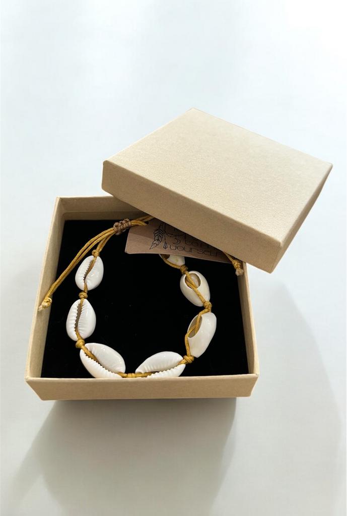 Браслет (ракушки)