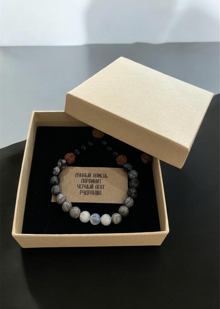 Браслет (Лунный Камень, Ларвикит, Чёрный Агат и Рудракша)