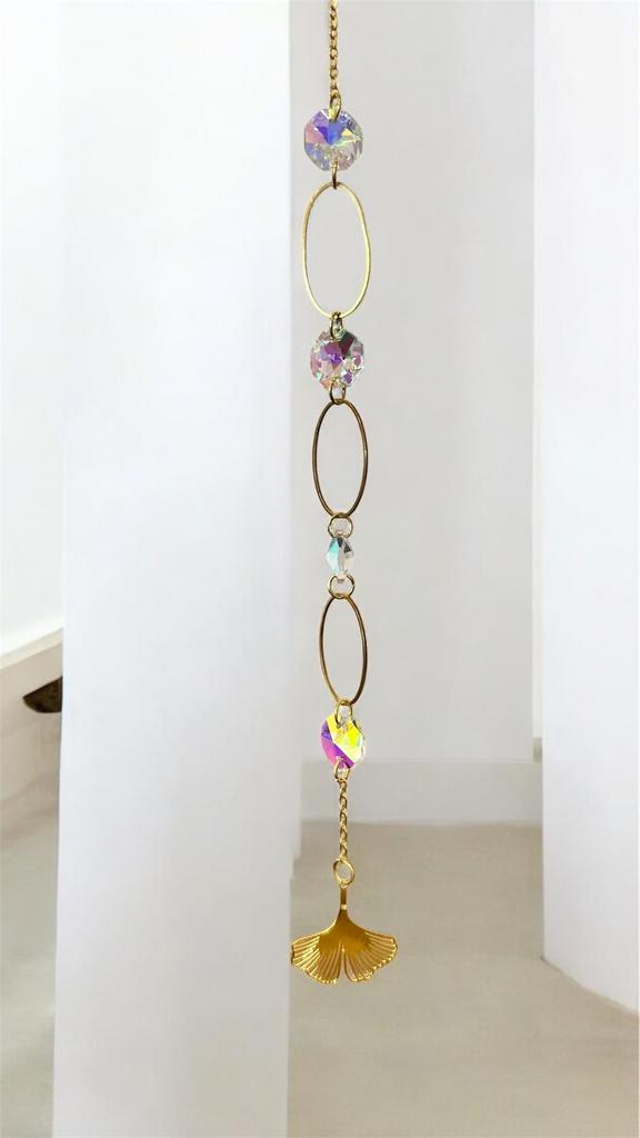 Ловец света "Геометрические фигуры и хвост кита"