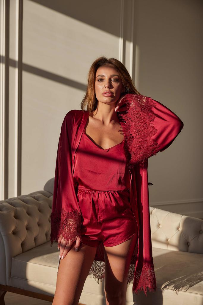 Халат із мереживом